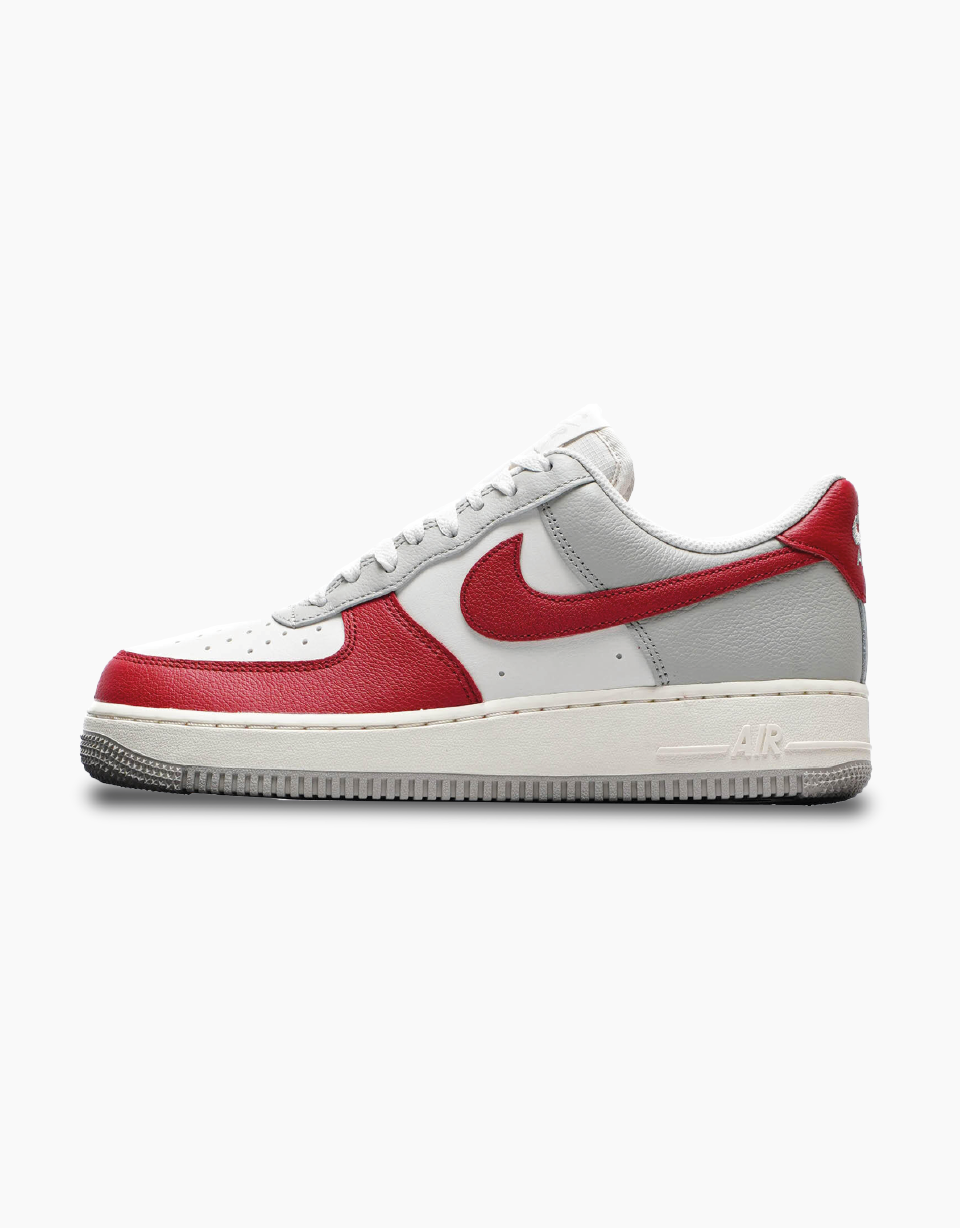 NIKE AIR FORCE 1 '07 LV8
